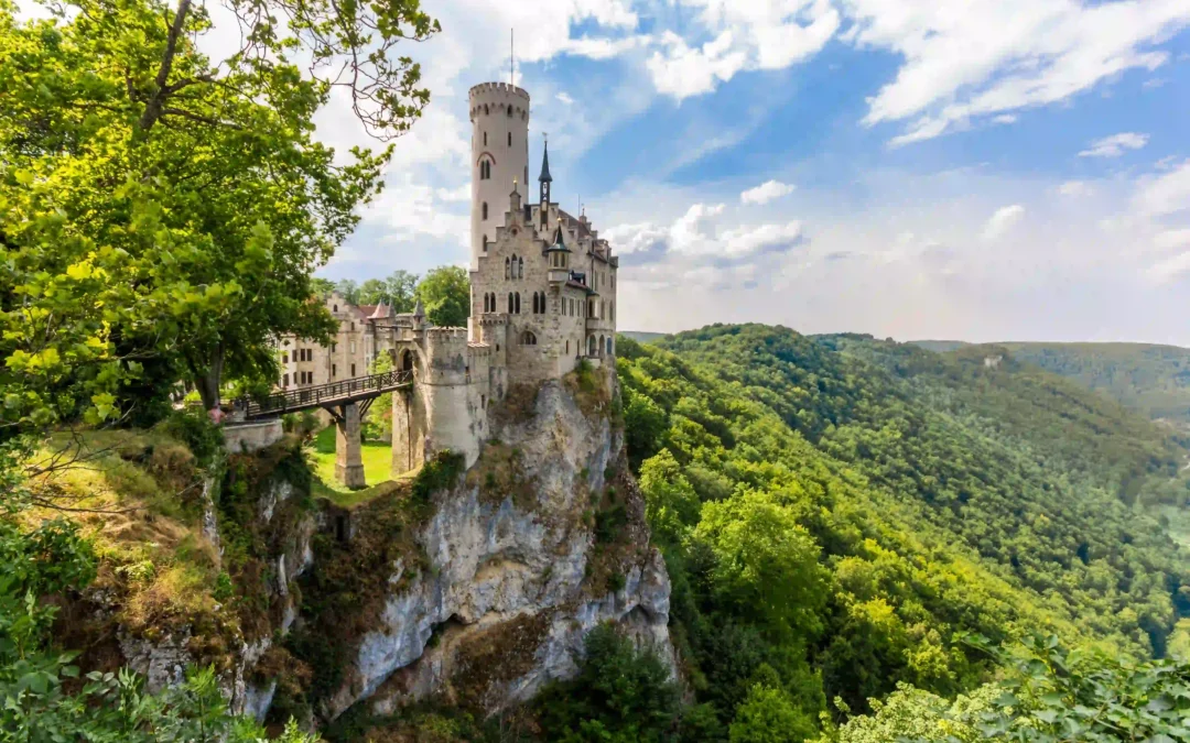 Wandern mit Hund am Schloss Lichtenstein erleben