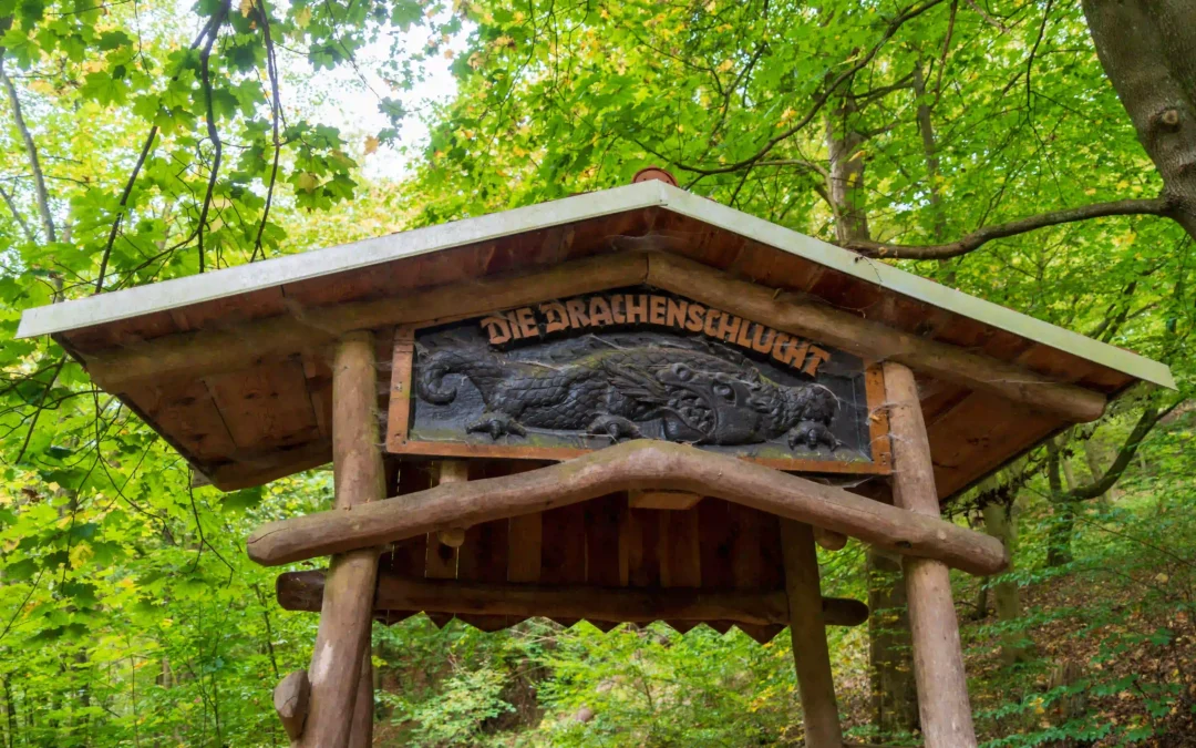 Drachenschlucht bei Eisenach: Abenteuerliche Wanderung mit Hund durch mystische Felsenwelt